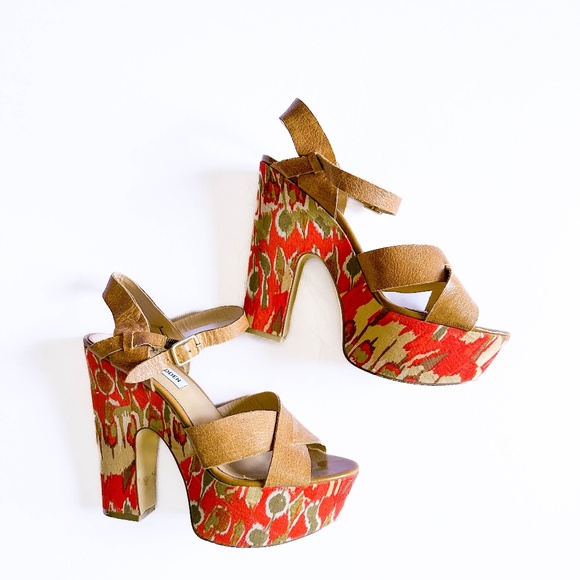 Funky Steve Madden Heels - Picture 2 of 6